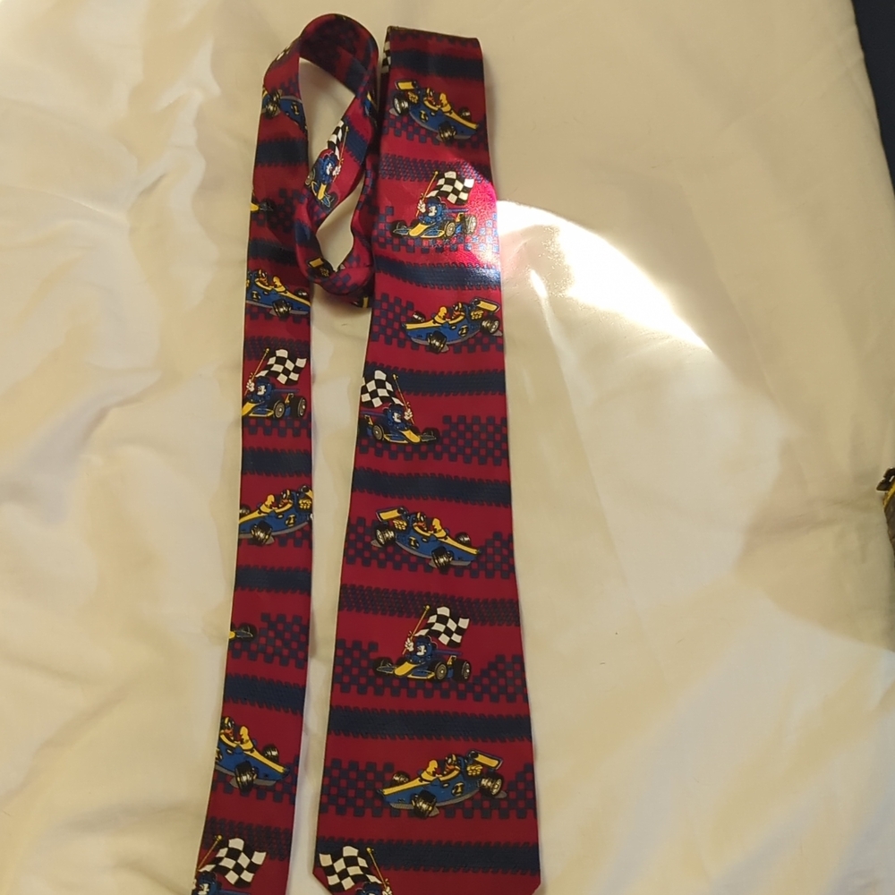 Red Racing-Print Men's Tie with Checkered Flag Motif